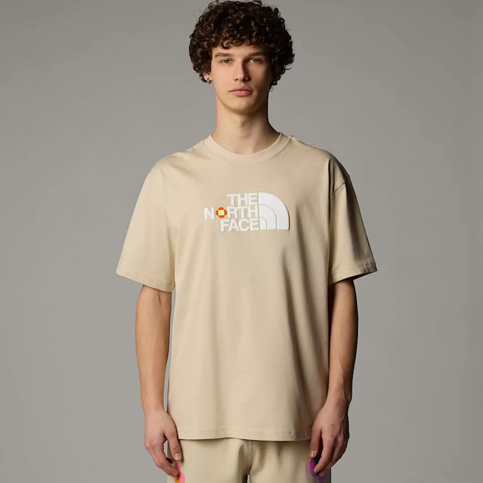 The North Face Camiseta TNF X Yinka Ilori Unisex Gravel Outlet